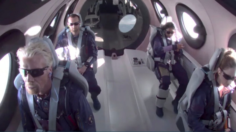 Суборбитальный корабль с миллиардером Брэнсоном на борту благополучно приземлился